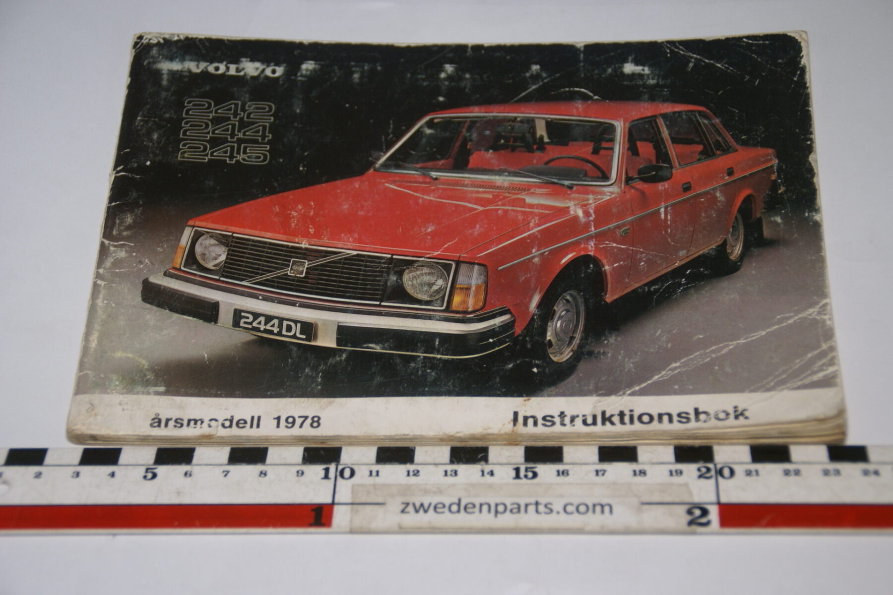 DSC07079 1977 origineel Volvo 242 244 245  instruktionsbok TP 1548-1 Svenskt
