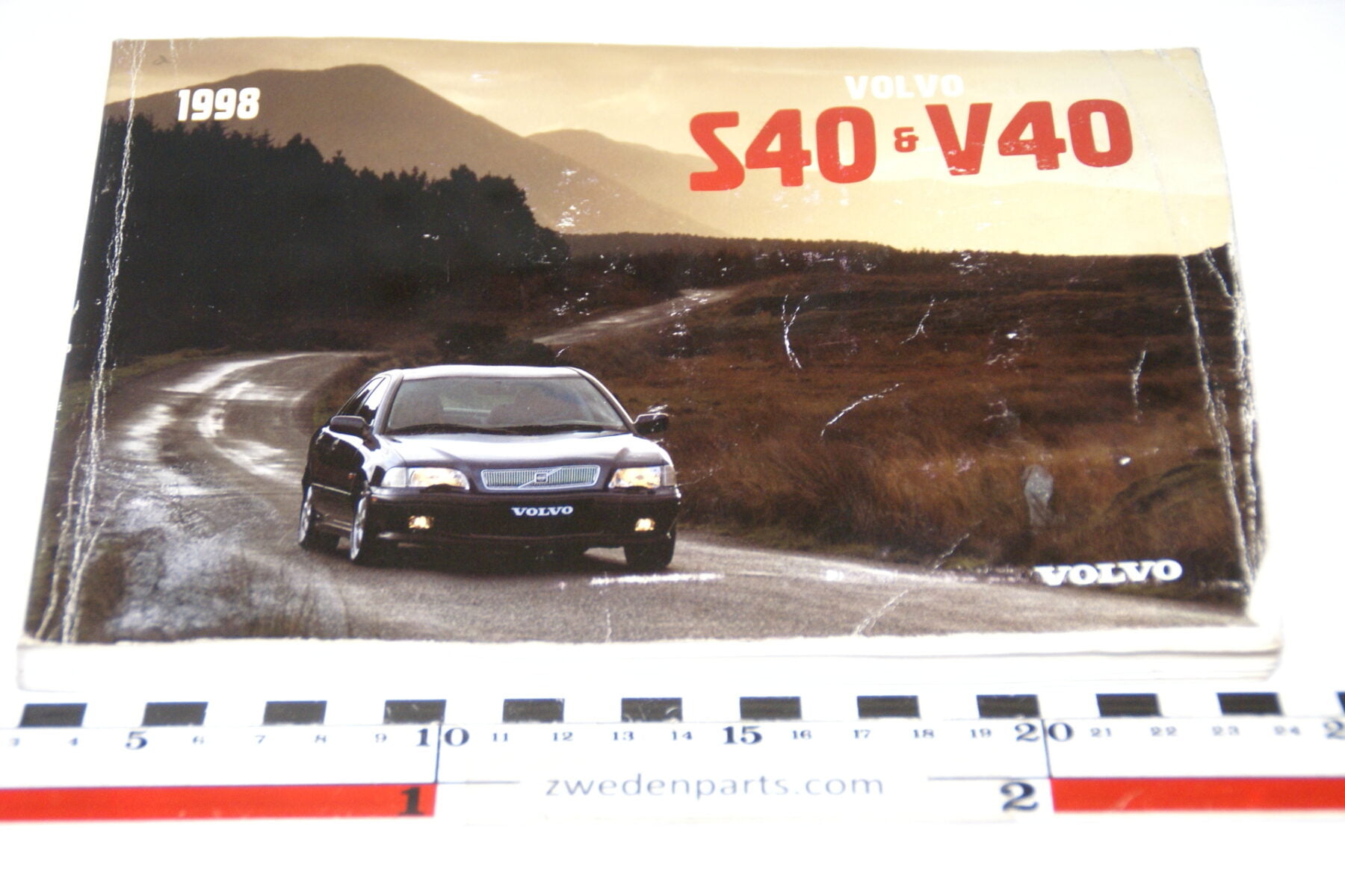 DSC07097 1998 origineel Volvo S40 V40 instruktionsbok TP 4290-1 Svenskt