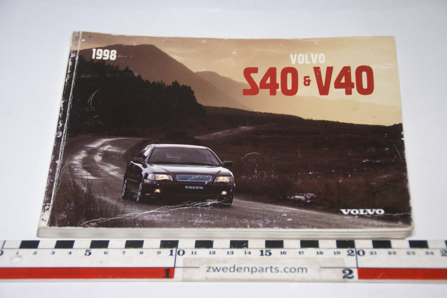 DSC07101 1997 origineel Volvo S40 V40 instruktionsbok TP 4162-1 Svenskt