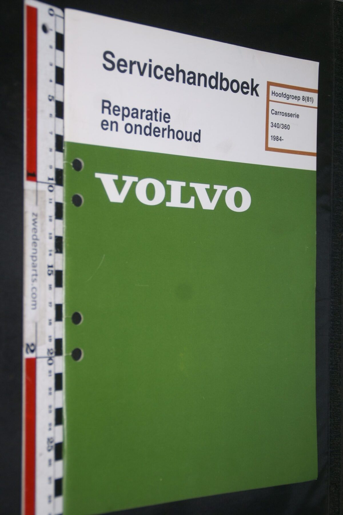 DSC07212 1984 origineel Volvo 340 360 servicehandboek  8(81) carosserie 1 van 800 TP 35192-1