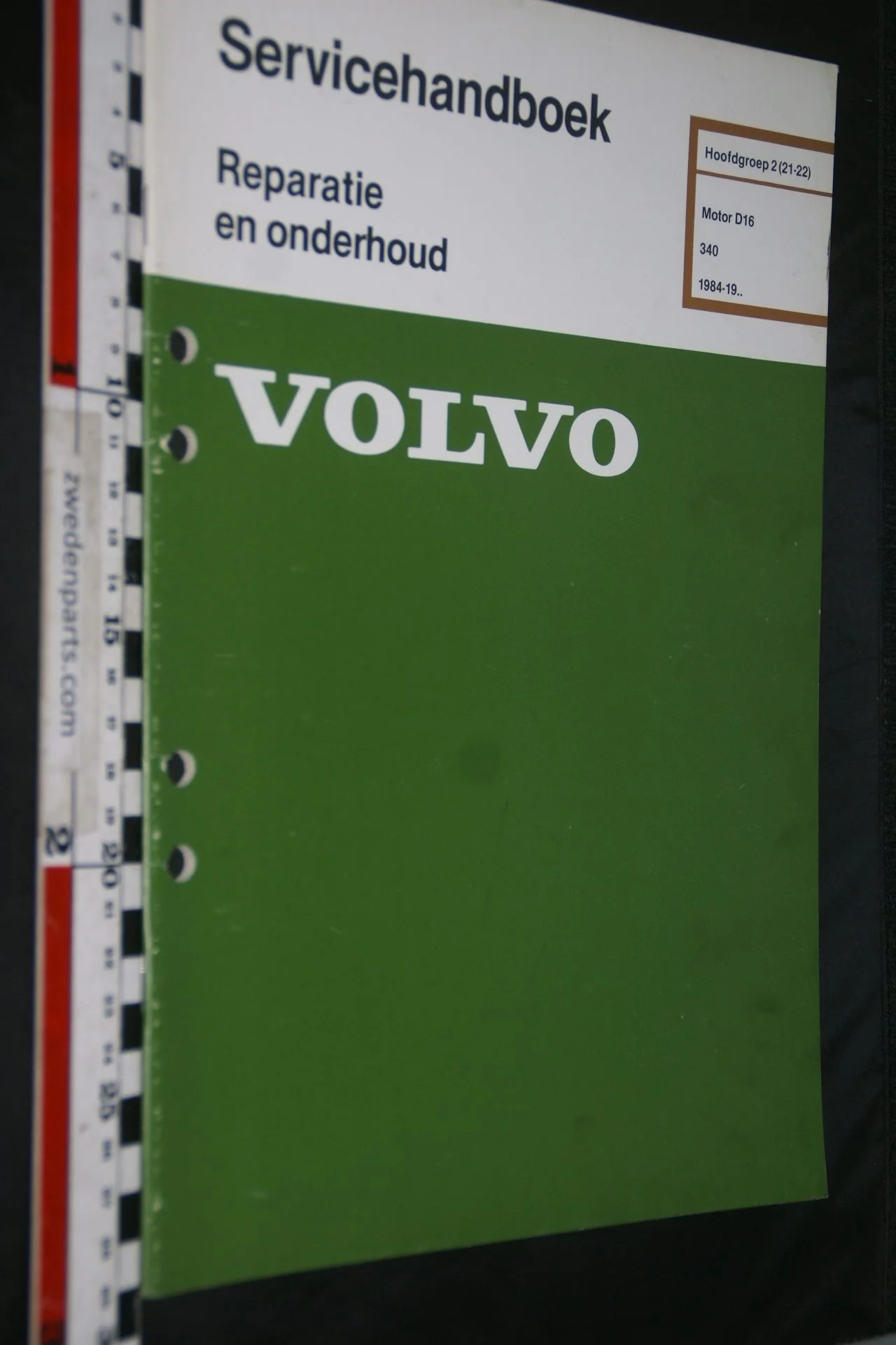 DSC07246 1984 origineel Volvo 340 servicehandboek  2(21-22) motor D16 1 van 900 TP 35206-1