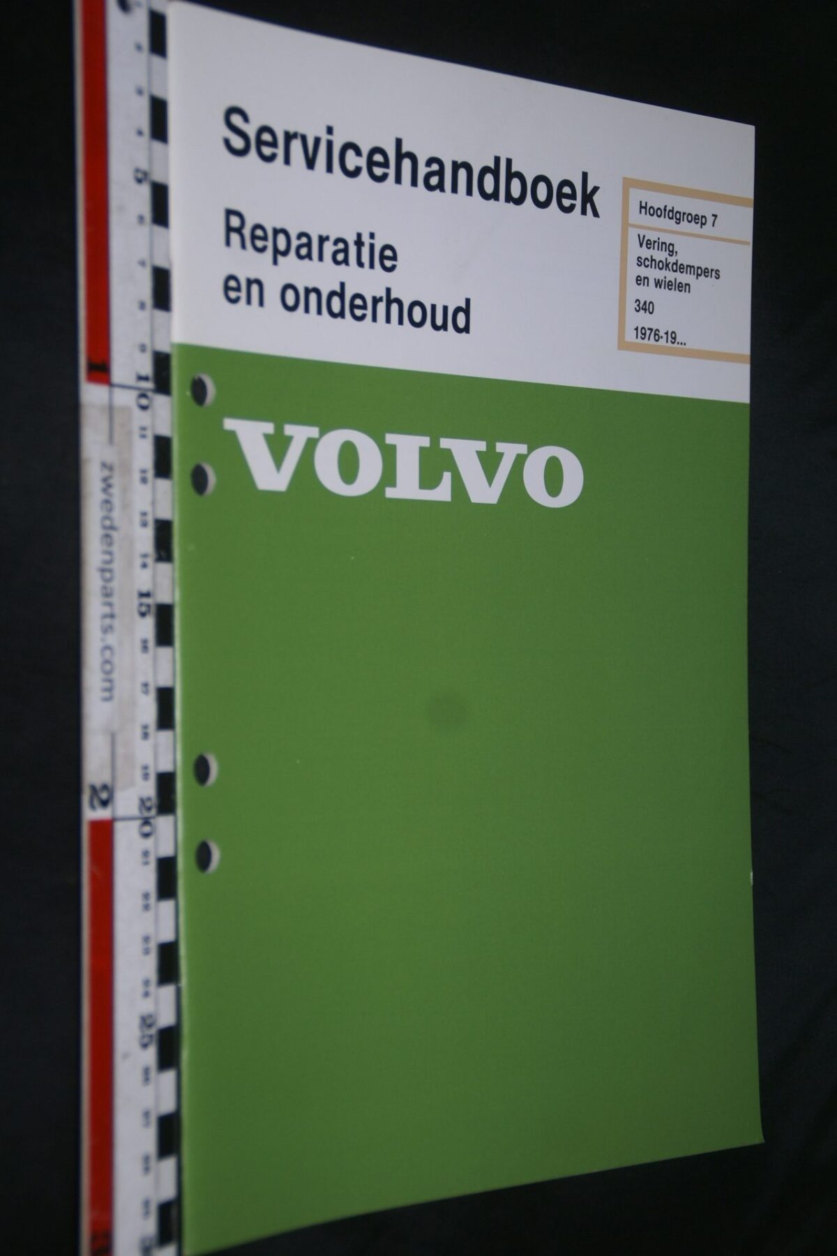 DSC07271 1981 origineel Volvo 340 servicehandboek  7 vering schokdempers 1 van 800 TP 35088-1