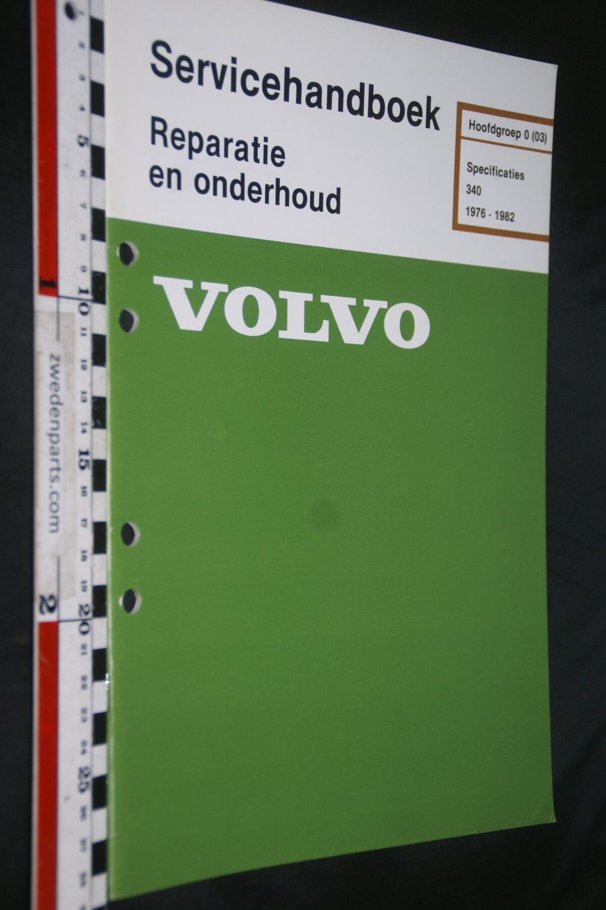 DSC07280 1981 origineel Volvo 340 servicehandboek  0(03) specificaties 1 van 700 TP 35028-3