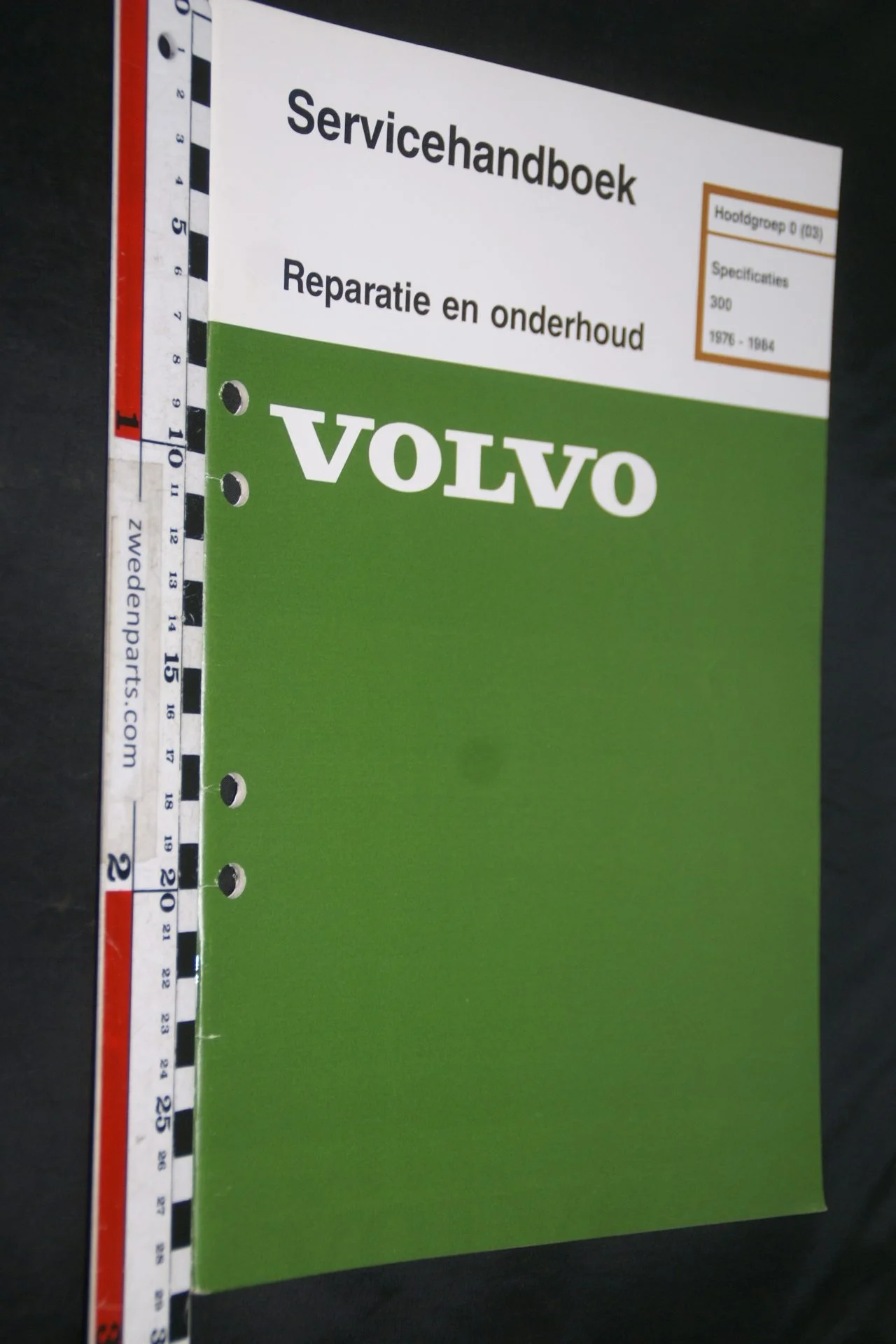 DSC07282 1983 origineel Volvo 300 servicehandboek  0(03) specificaties 1 van 900 TP 35028-5