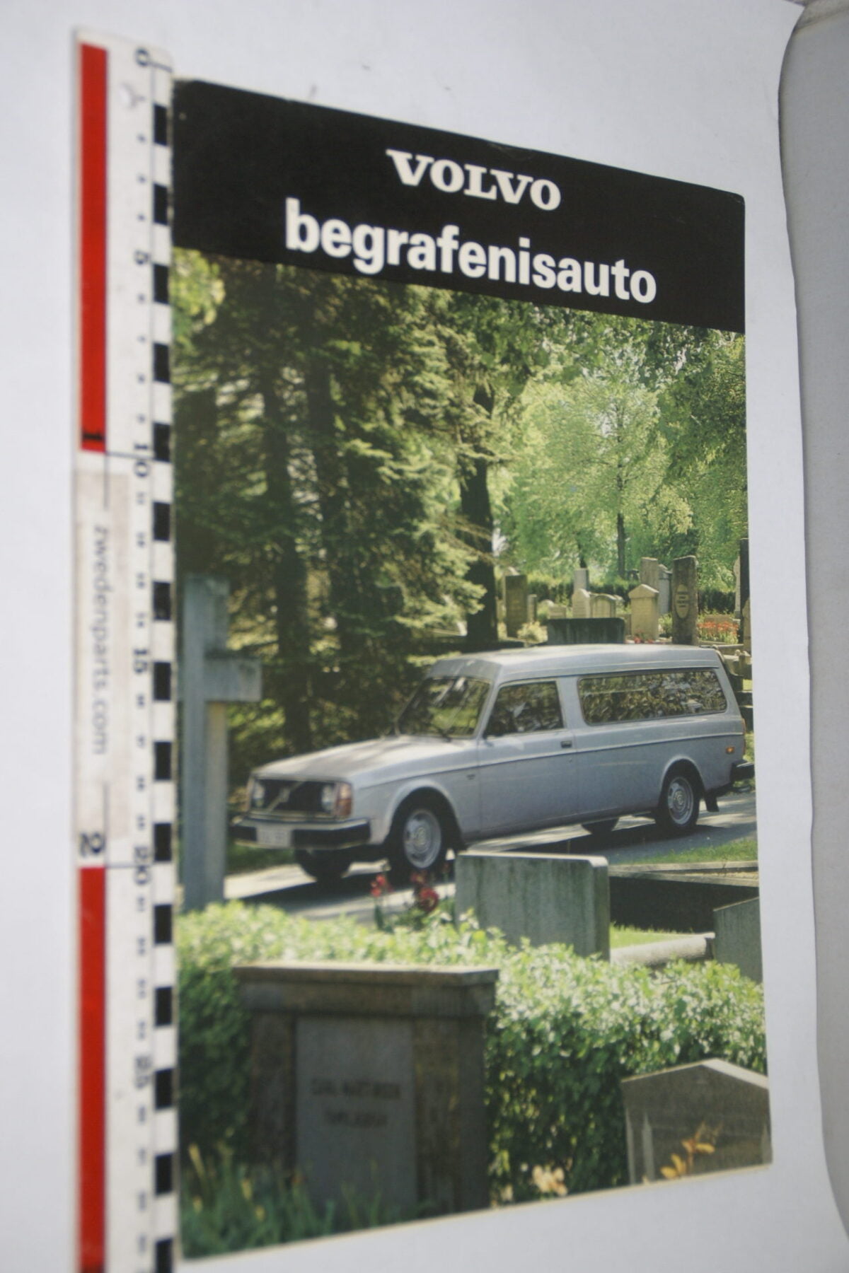 DSC07929 ca. 1976 brochure Volvo 245 begrafenisauto
