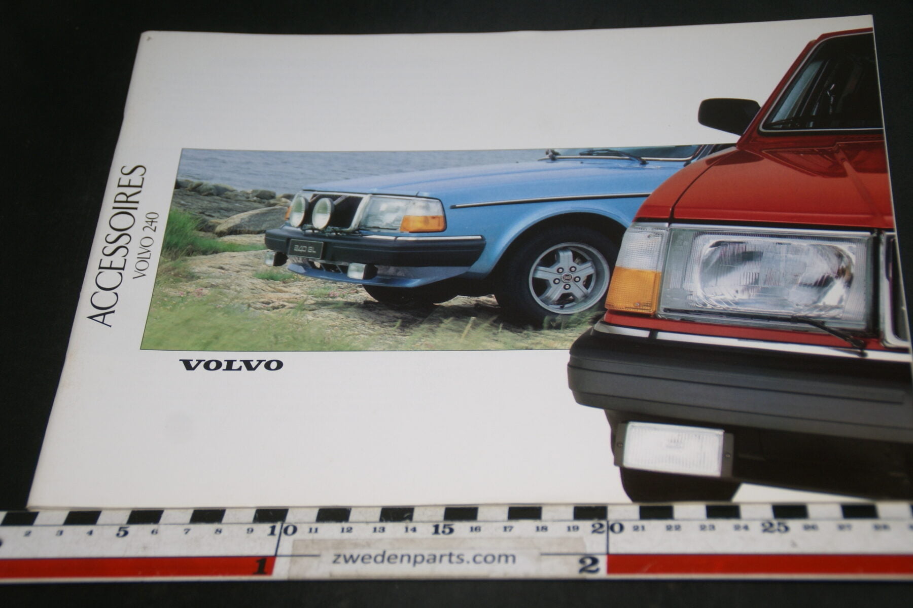 DSC07990 1988 brochure Volvo 240 accessoires nr RSP 30 190