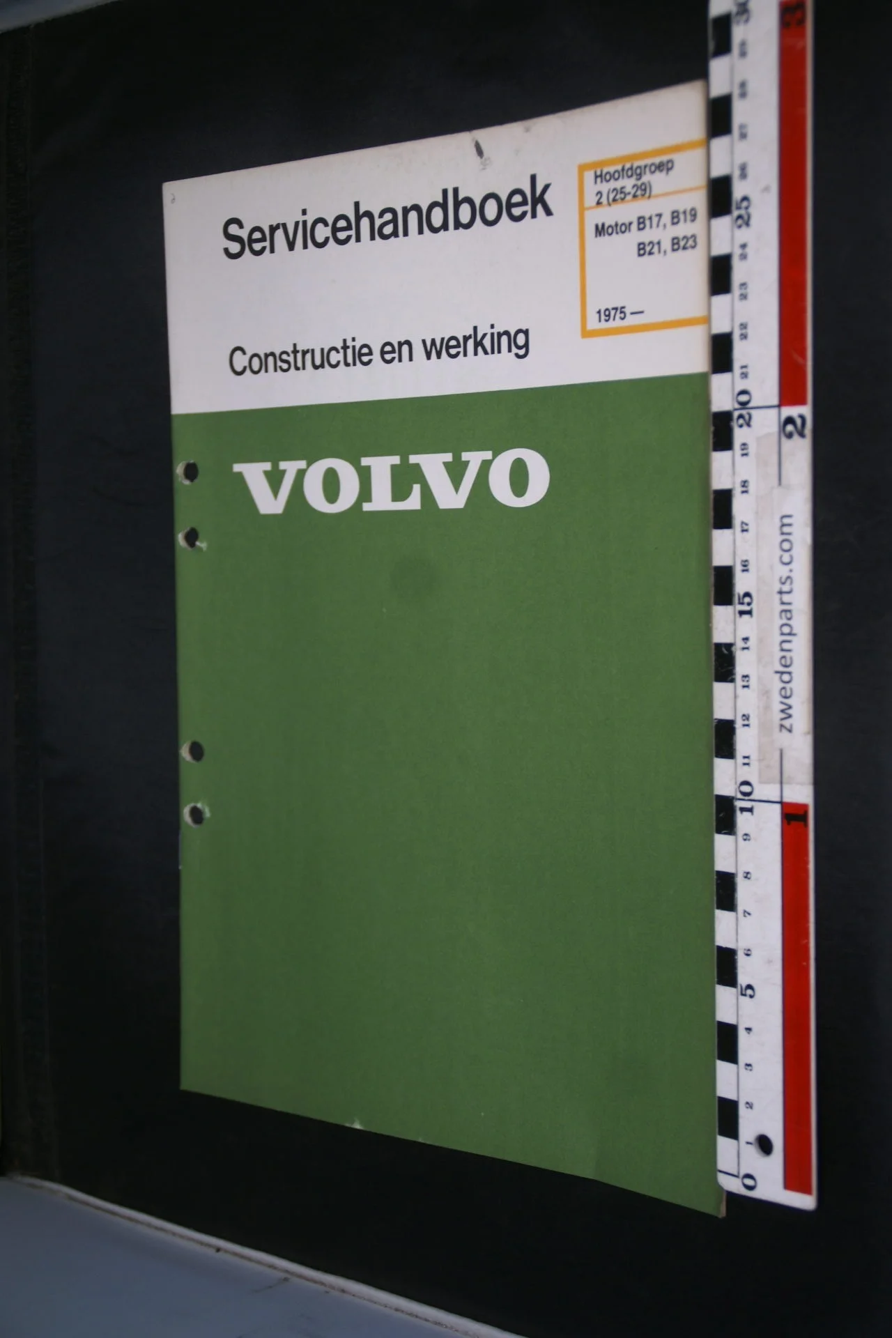 DSC08485 1981 origineel Volvo servicehandboek  2 (25-29) motor B19, B21, B23 1 van 800 TP 30330-1