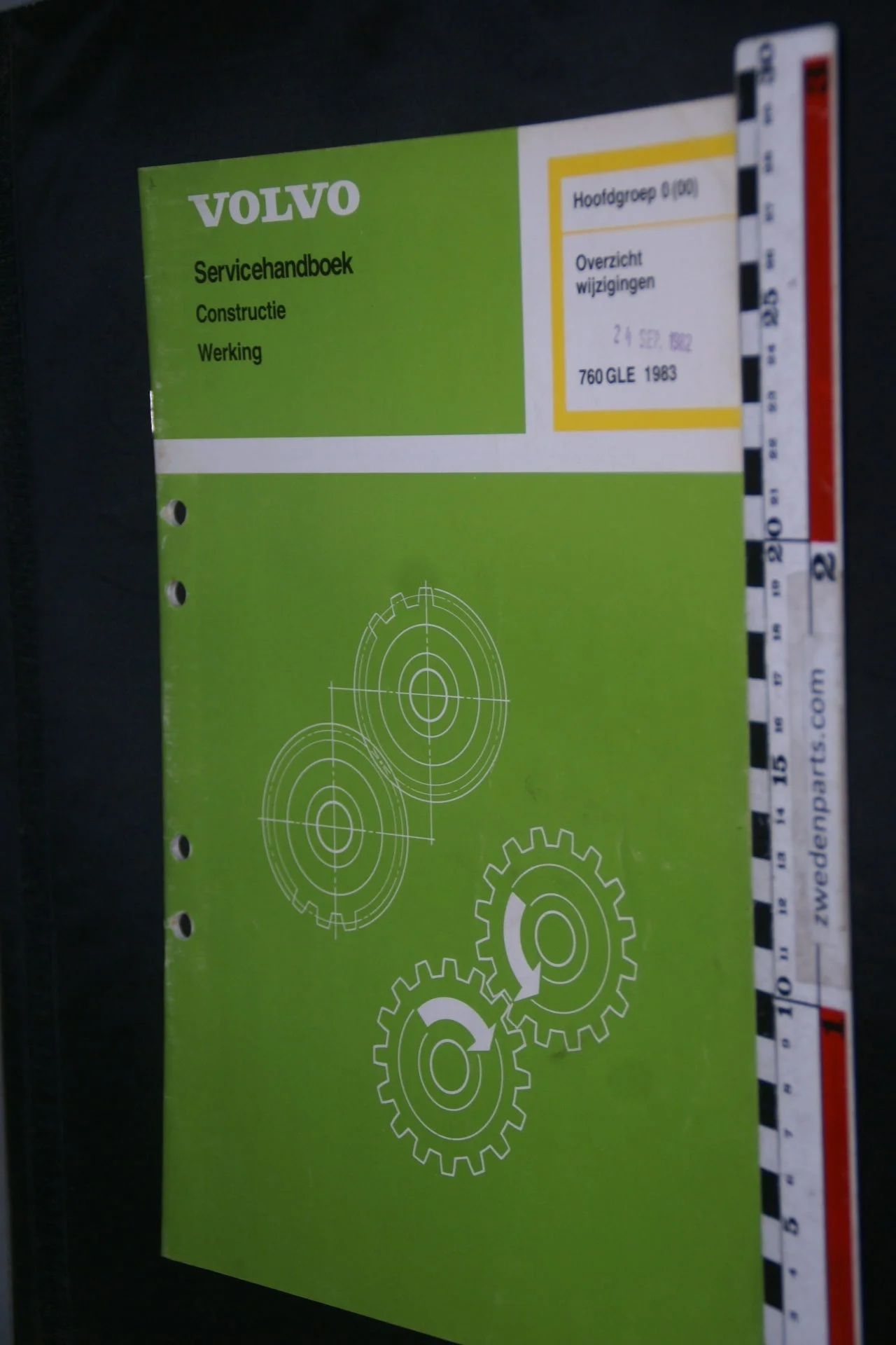 DSC08597 1983 origineel Volvo 760GLE servicehandboek  0 (00) overzicht wijzigingen 1 van 1.200 TP 30537-1