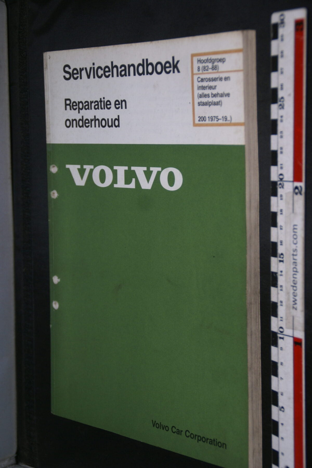 DSC08619 1987 origineel Volvo 200 servicehandboek  8 (82-88) carosserie en interieur 1 van 800 TP 31124-1