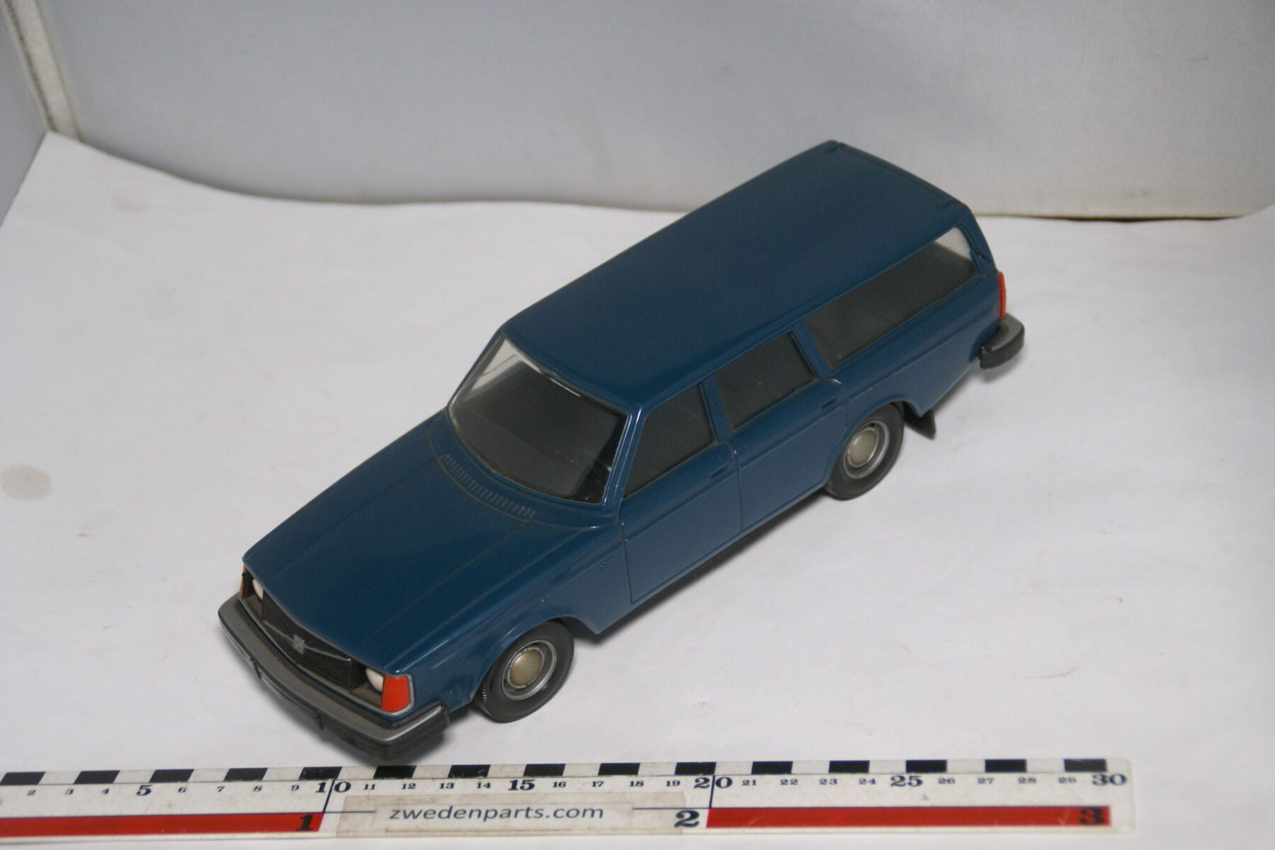 DSC08693 miniatuur Stahlberg Made in Finland Volvo 245DL blauw ca 1 op 18