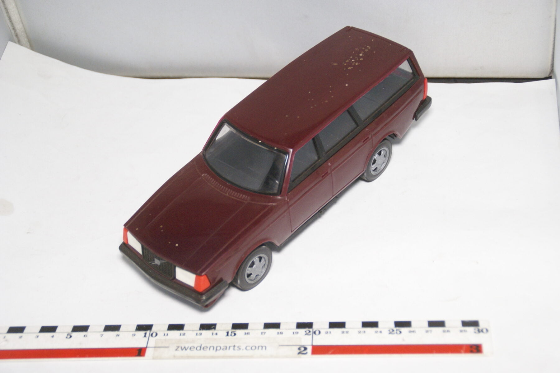 DSC08751 miniatuur Stahlberg Made in Finland Volvo 245GLT rood ca 1 op 18