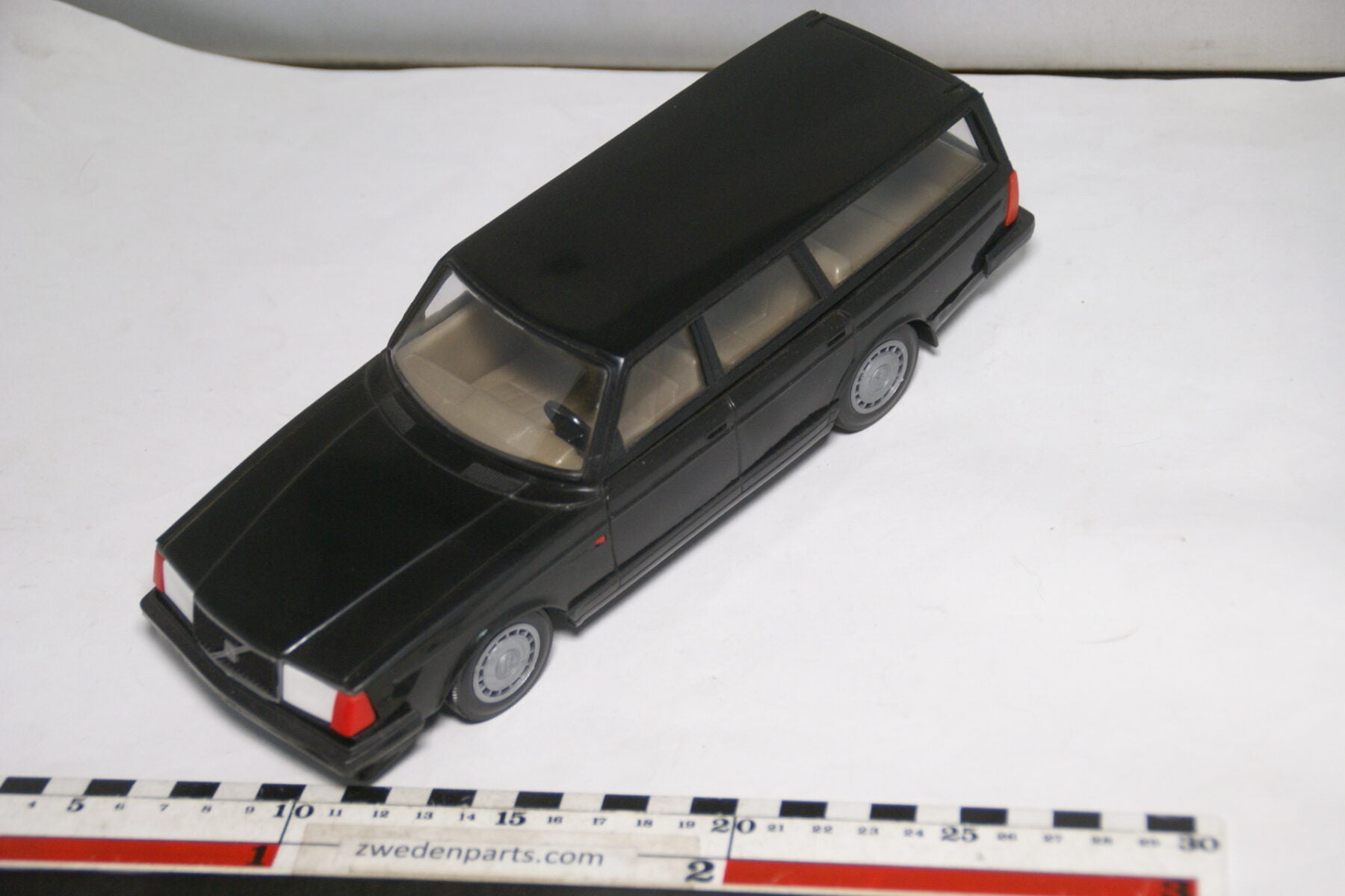 DSC08773 miniatuur Stahlberg Made in Finland Volvo 240GL zwart ca 1 op 18