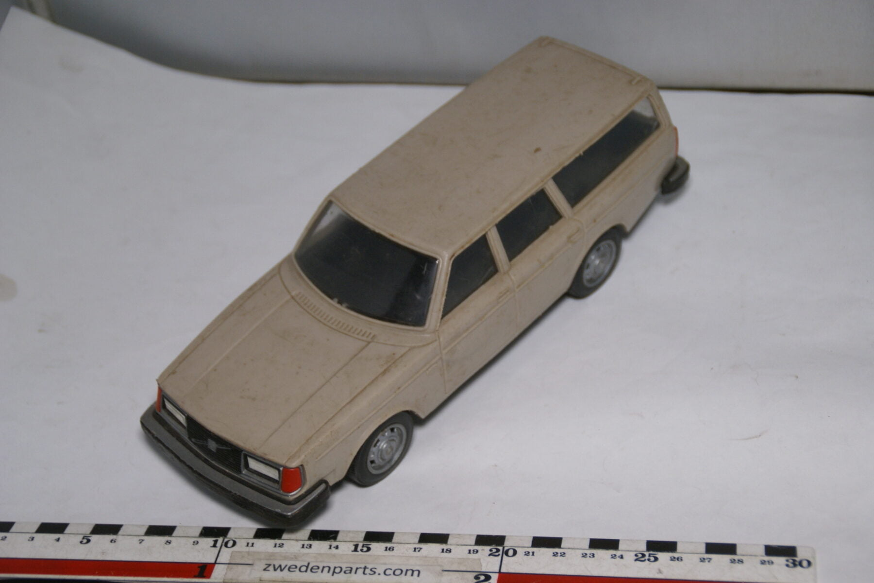 DSC08782 miniatuur Stahlberg Made in Finland Volvo 245GL beige ca 1 op 18
