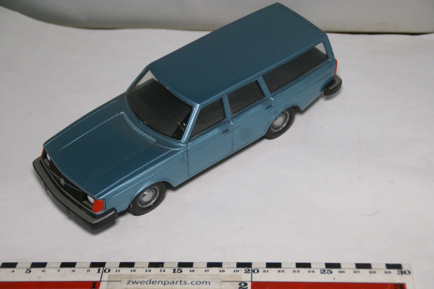 DSC08785 miniatuur Stahlberg Made in Finland Volvo 240DL blauw ca 1 op 18