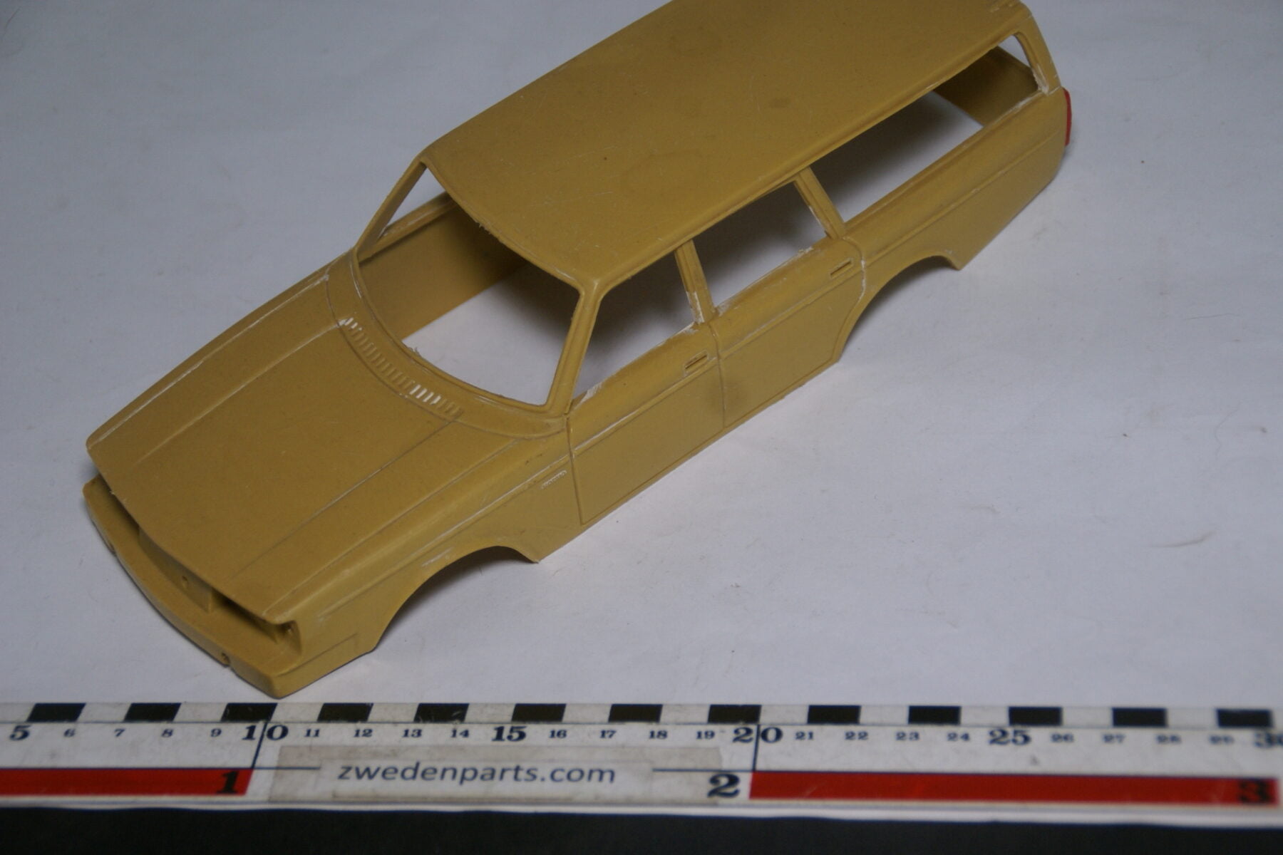 DSC08794 miniatuur Stahlberg Made in Finland Volvo 245GL geel body ca 1 op 18