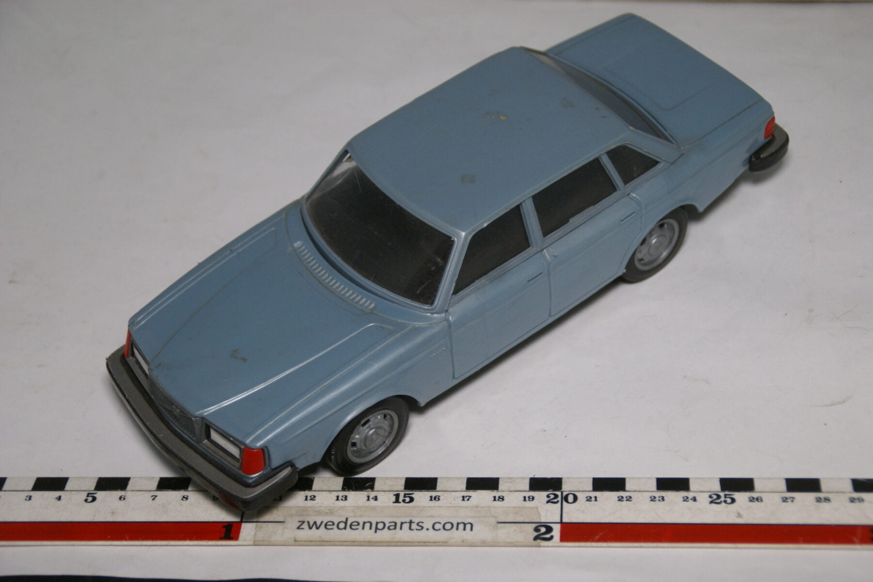 DSC08829 miniatuur Stahlberg Made in Finland Volvo 264GLE blauw ca 1 op 18