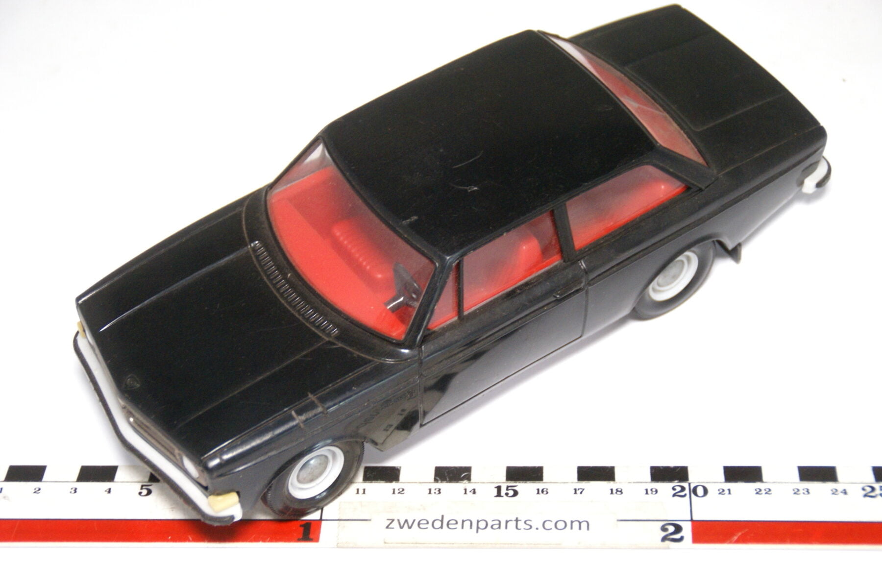 DSC08916 ca 1968 Volvo 142S zwart ca. 1 op 18 Stahlberg made in Finland