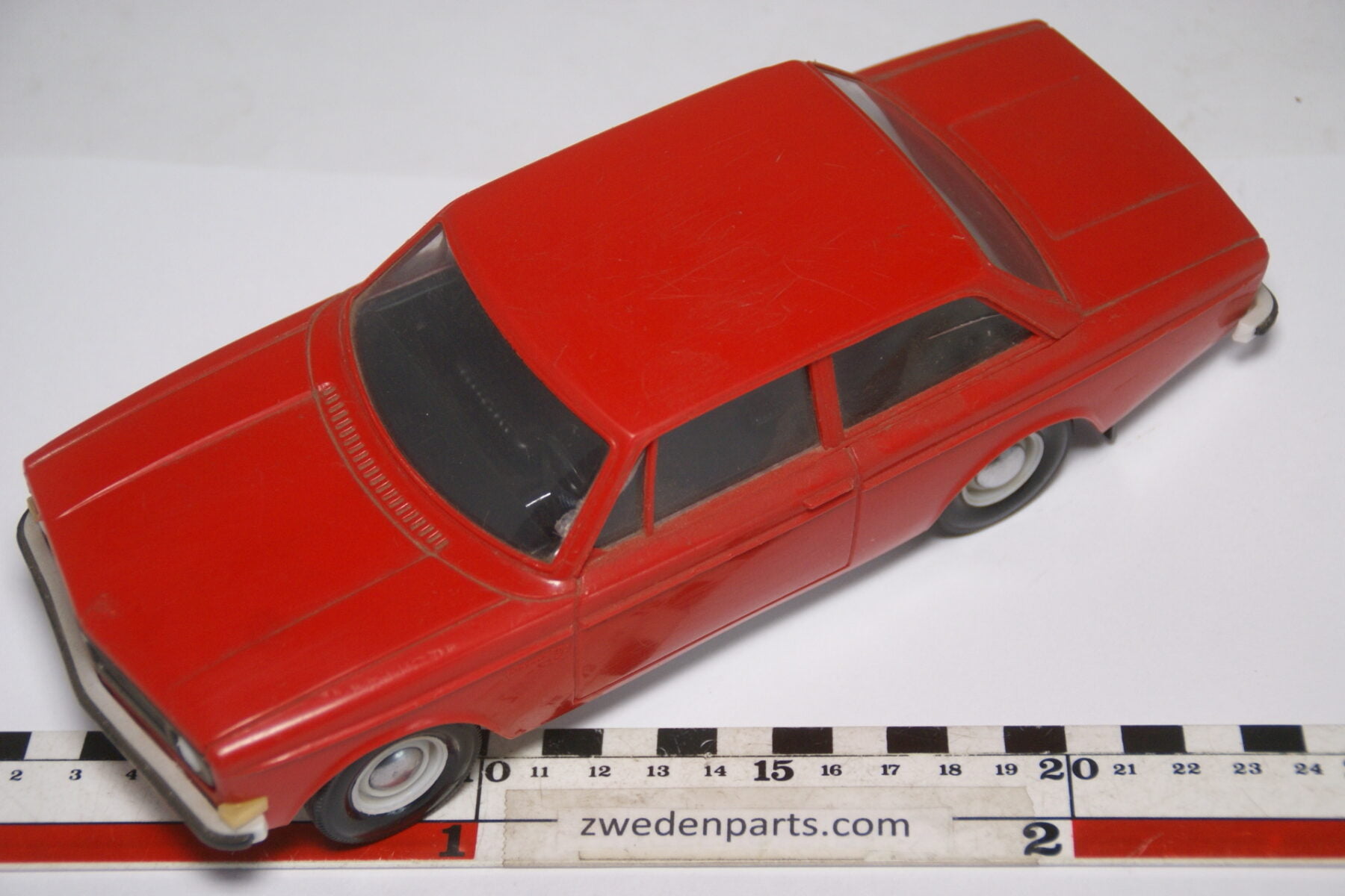DSC08919 ca 1968 Volvo 142S rood ca. 1 op 18 Stahlberg made in Finland
