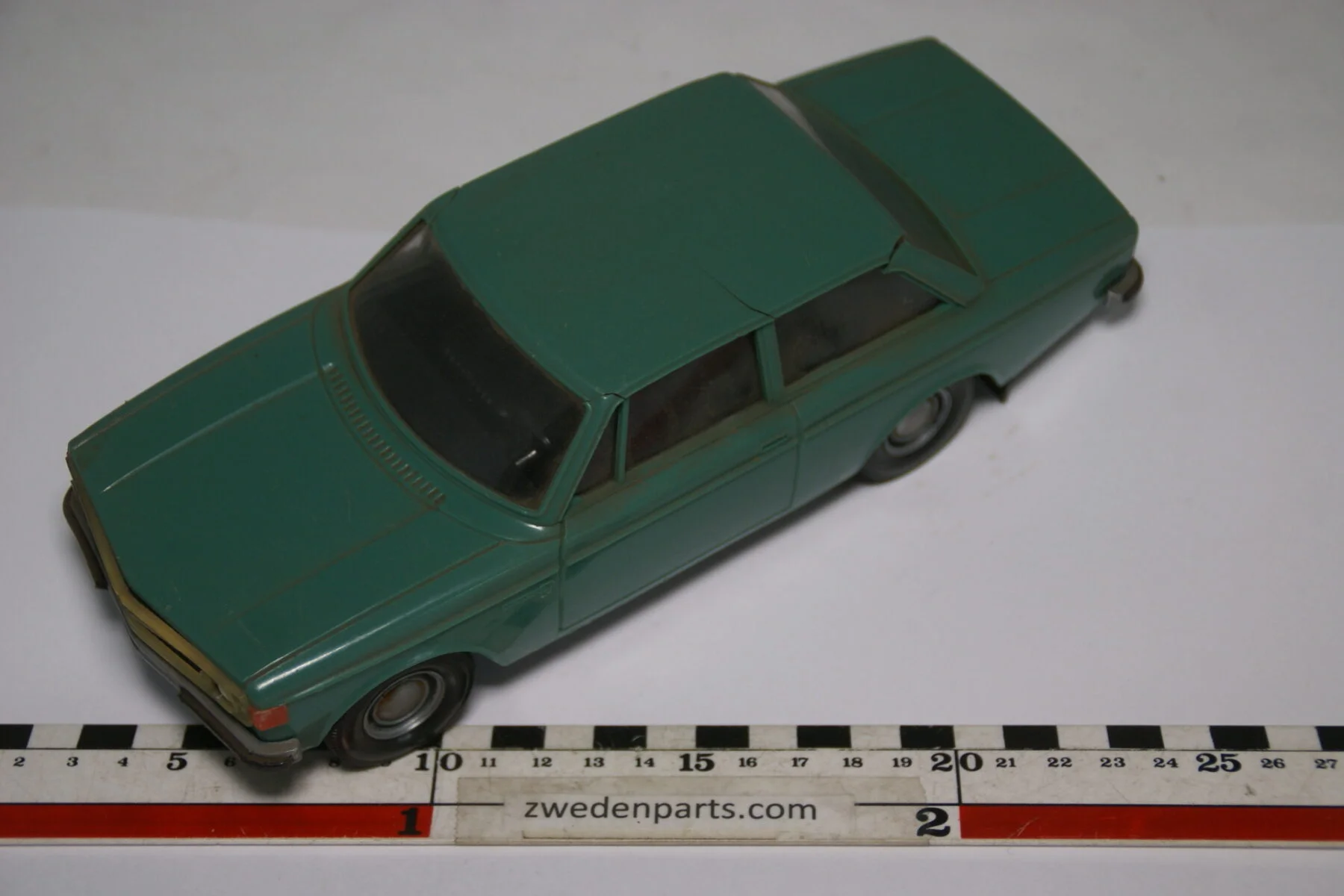 DSC08922 ca 1972 Volvo 142 groen ca. 1 op 18 Stahlberg made in Finland