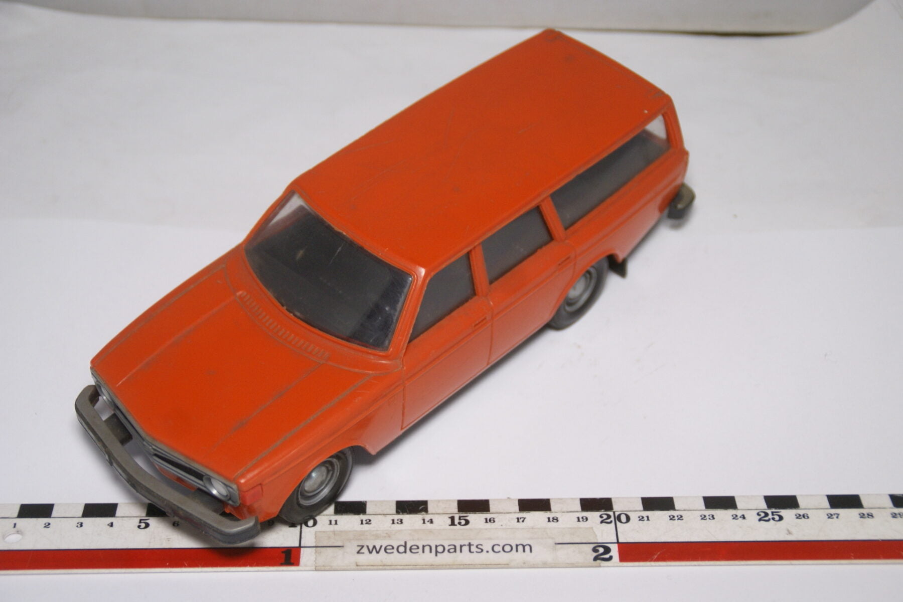 DSC08934 ca 1974 Volvo 145 oranje ca. 1 op 18 Stahlberg made in Finland