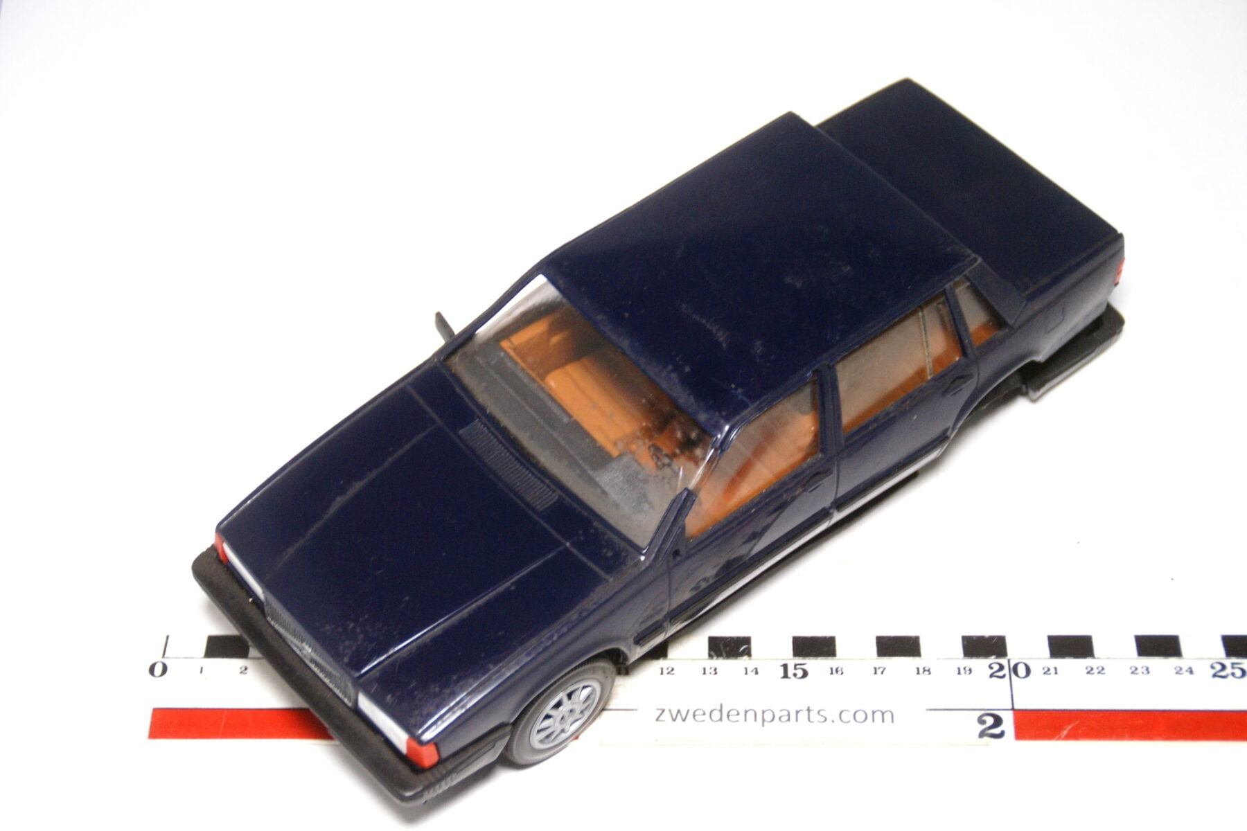 DSC09125 miniatuur Stahlberg Made in Finland Volvo 760GLE blauw ca 1 op 18
