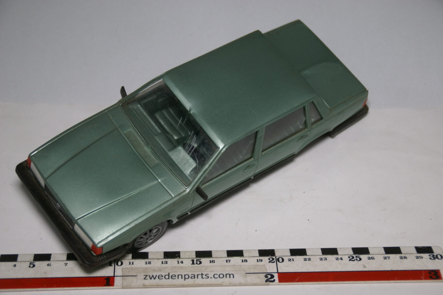 DSC09141 miniatuur Stahlberg Made in Finland Volvo 760GLE groen ca 1 op 18
