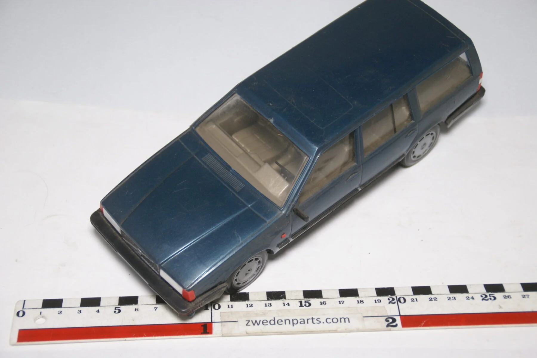 DSC09153 miniatuur Stahlberg Made in Finland Volvo 760GLE blauw ca 1 op 18
