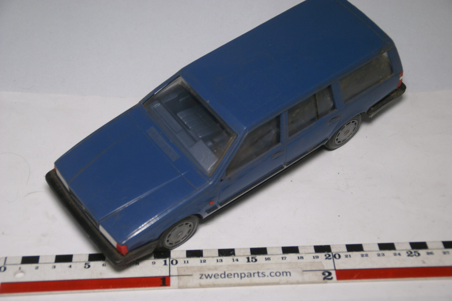 DSC09171 miniatuur Stahlberg Made in Finland Volvo 760GLE blauw ca 1 op 18