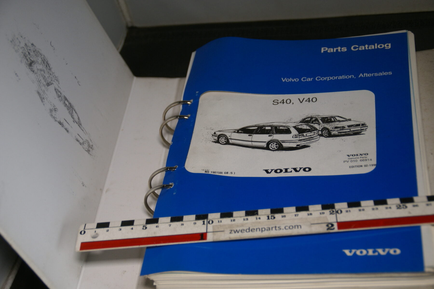 DSC09176 origineel Volvo parts catalog S40 V40, nr 196150 English, Svenskt