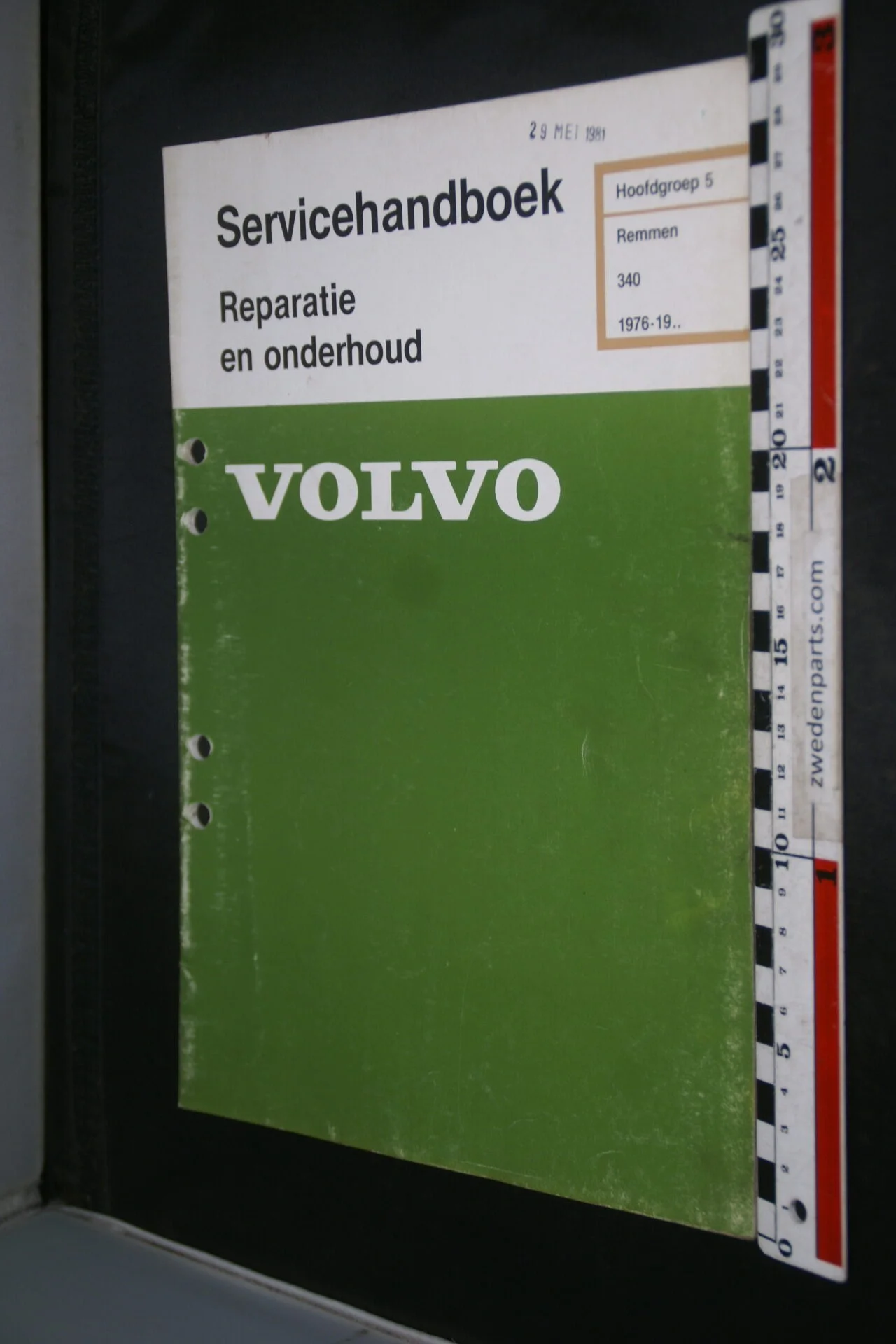DSC09365 1981 origineel werkplaatsboek 5 remmen Volvo 340  1 van 800 nr TP 12158-2