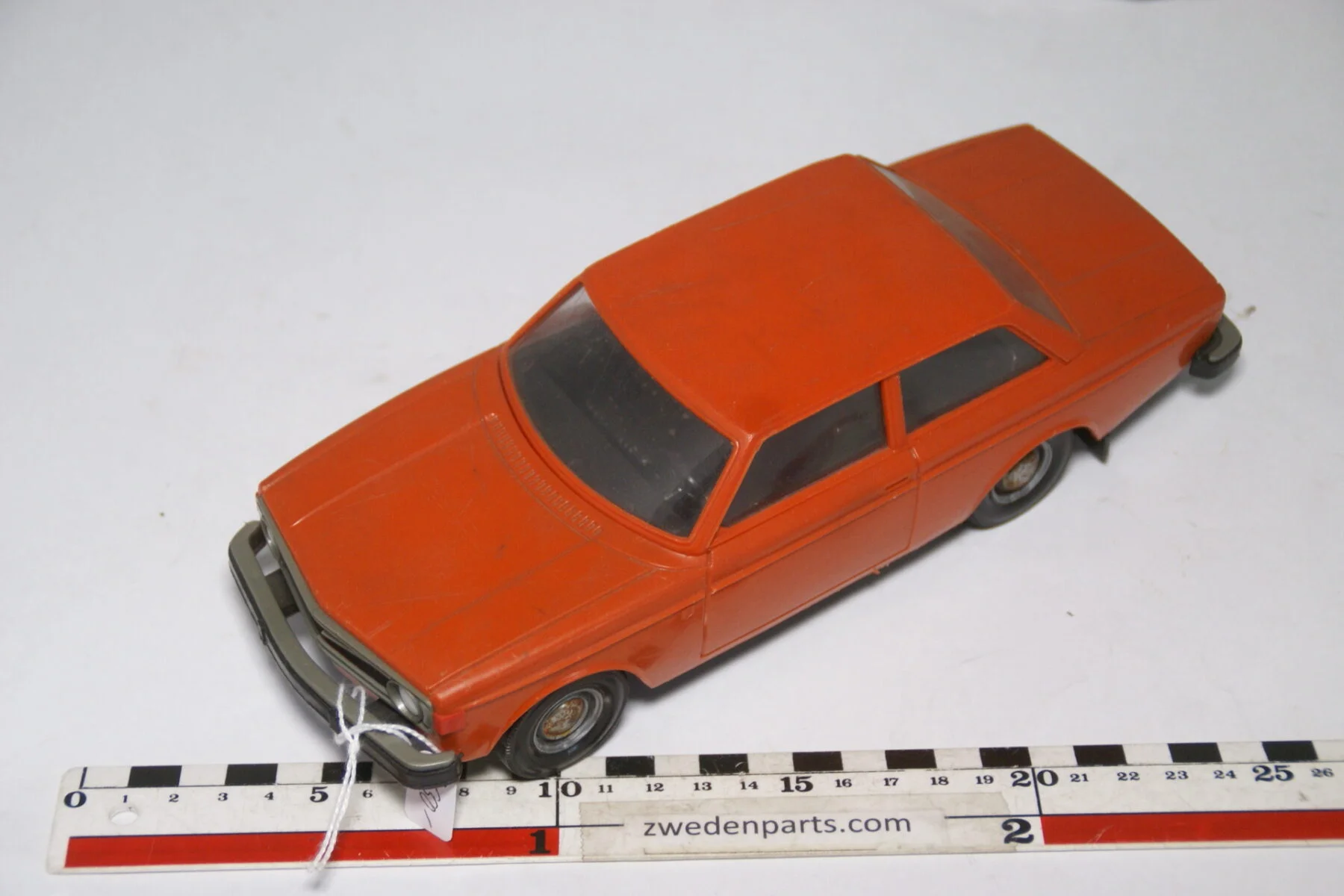 DSC09469 1974 minatuur Stahlberg Made in Finland Volvo 140 142 oranje ca 1op18
