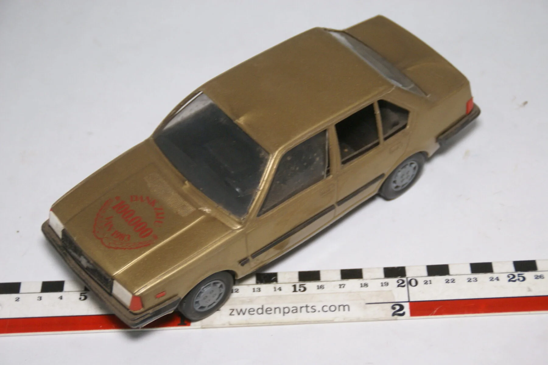 DSC09510 ca 1980 minatuur Stahlberg Made in Finland Volvo 360GLE jubileum goud ca 1op18