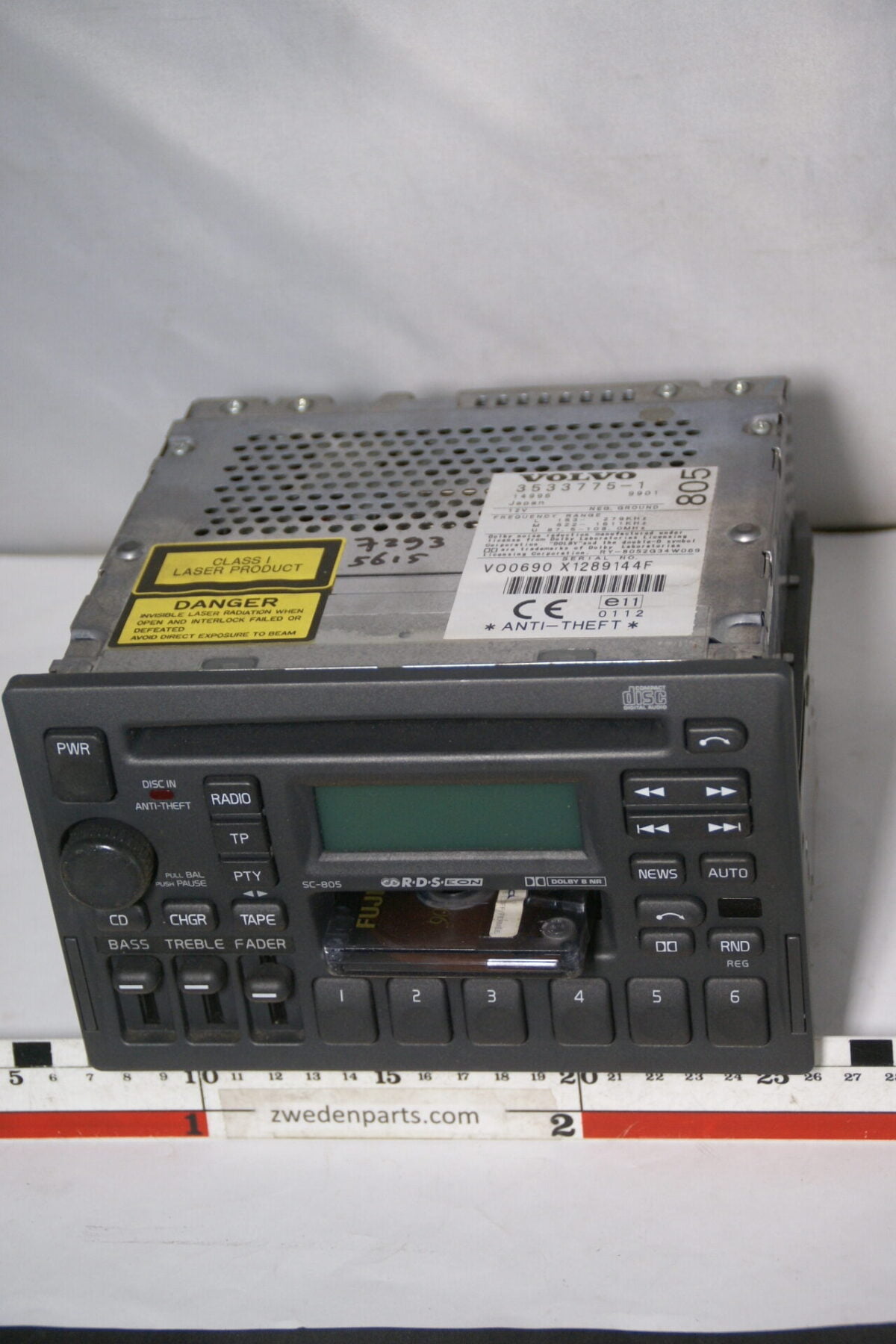 DSC08350 originele Volvo bigfront radio cassettespeler CD speler SC805 met code-988b6e19