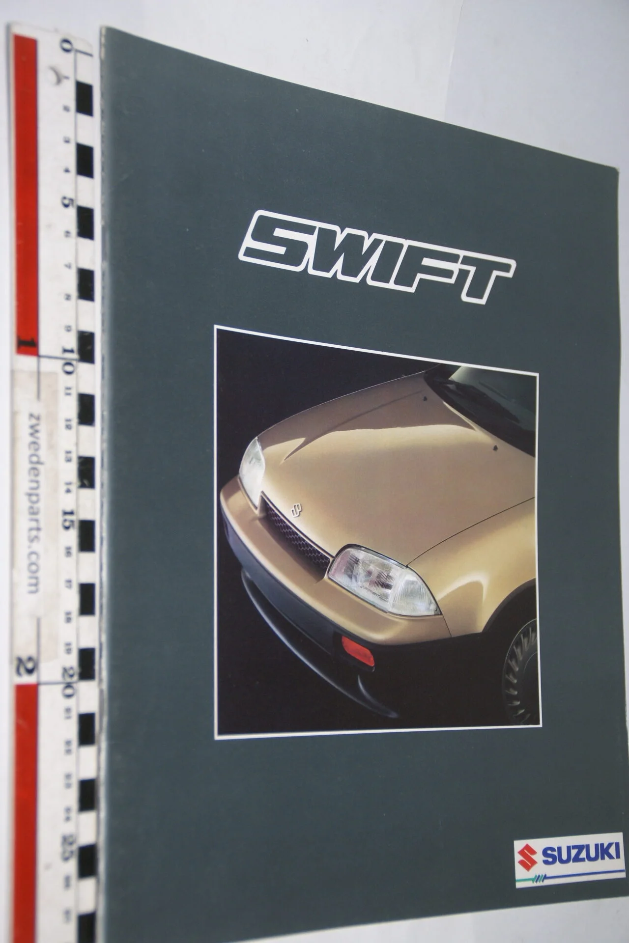 DSC08415 originele brochure Suzuki Swift bruin-9a687777
