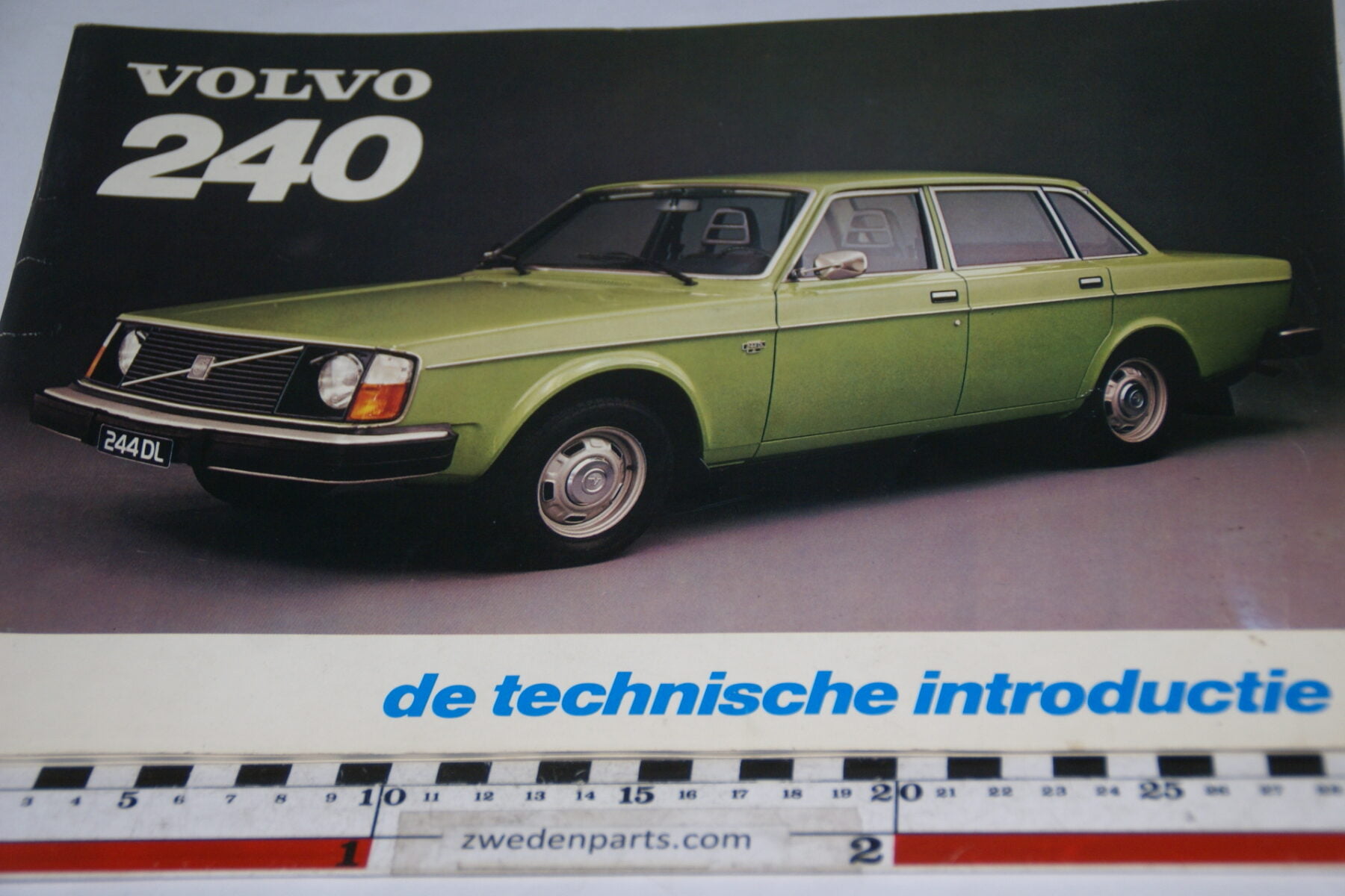 DSC08294 1977 Brochure Volvo 240 de technische introductie TP 88339-1-238a74bc