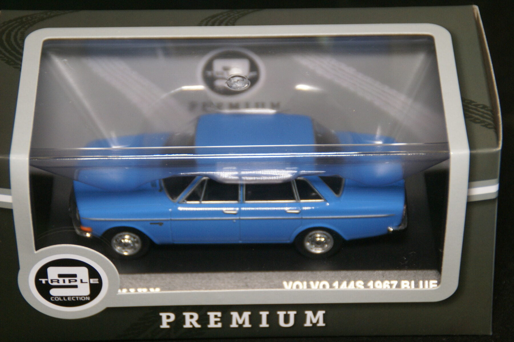 DSC09586 1967 miniatuur Volvo 144S blauw 1op43 Triple9 nr T9P-10005 MB-5df86ab1
