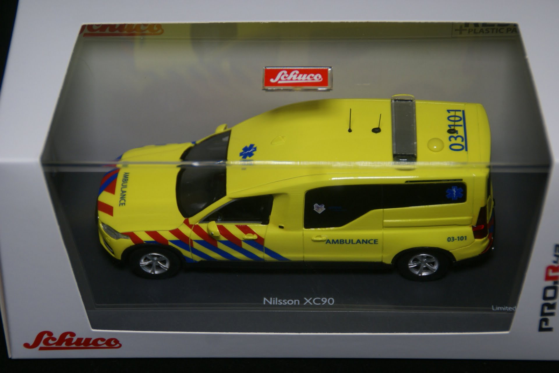 Geest Koel Vermomd miniatuur Schuco Volvo XC90 ambulance > Zwedenparts.com