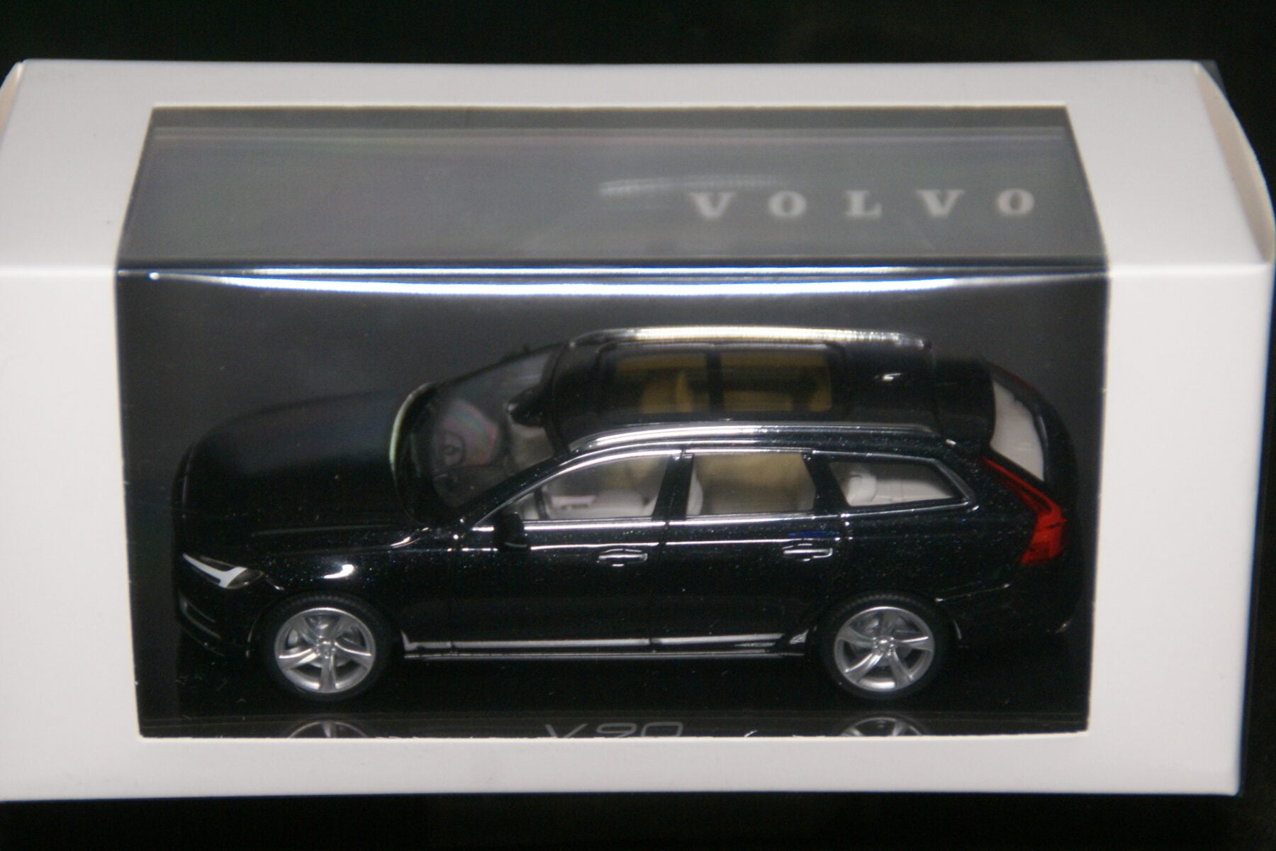 DSC09612 2020 miniatuur Volvo V90 onyx zwart 1op43 Norev nr 2300542 MB-2025b905