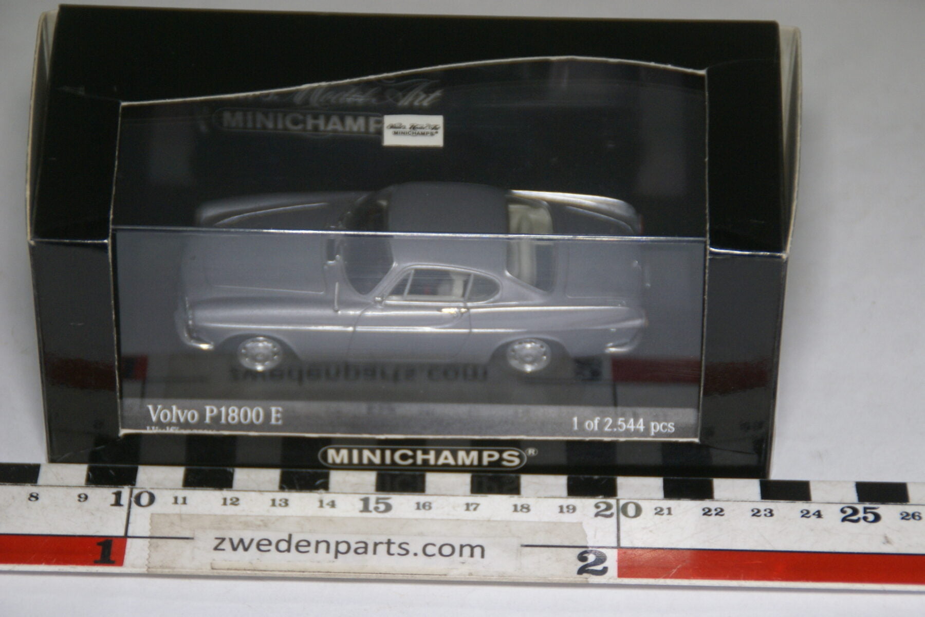 DSC00414 miniatuur 1969 Volvo P1800 grijs 1op43 Minichamps 430171624 MB-3d292721