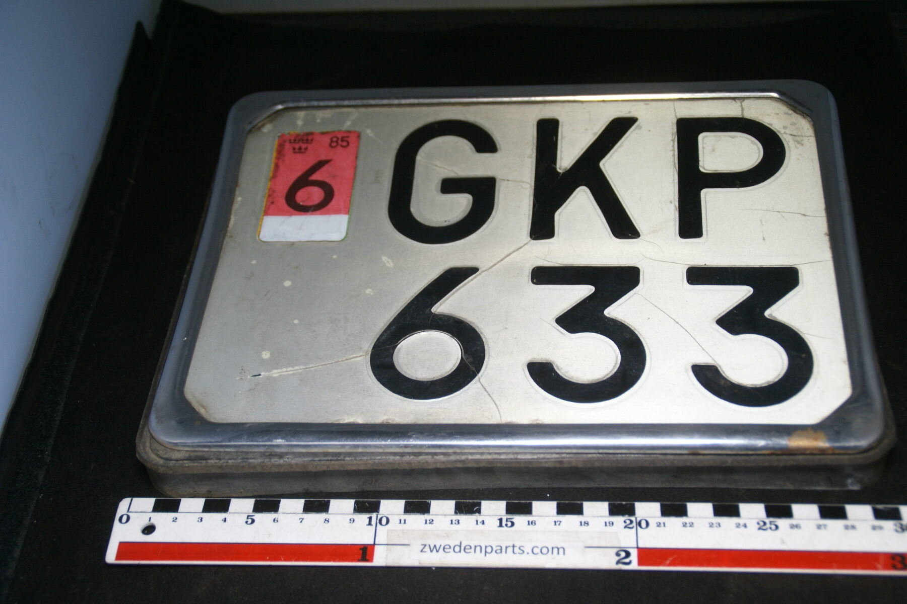 DSC01218 origineel Zweeds kentekenplaat met RVS houder van BMW 2000-d266d3c4