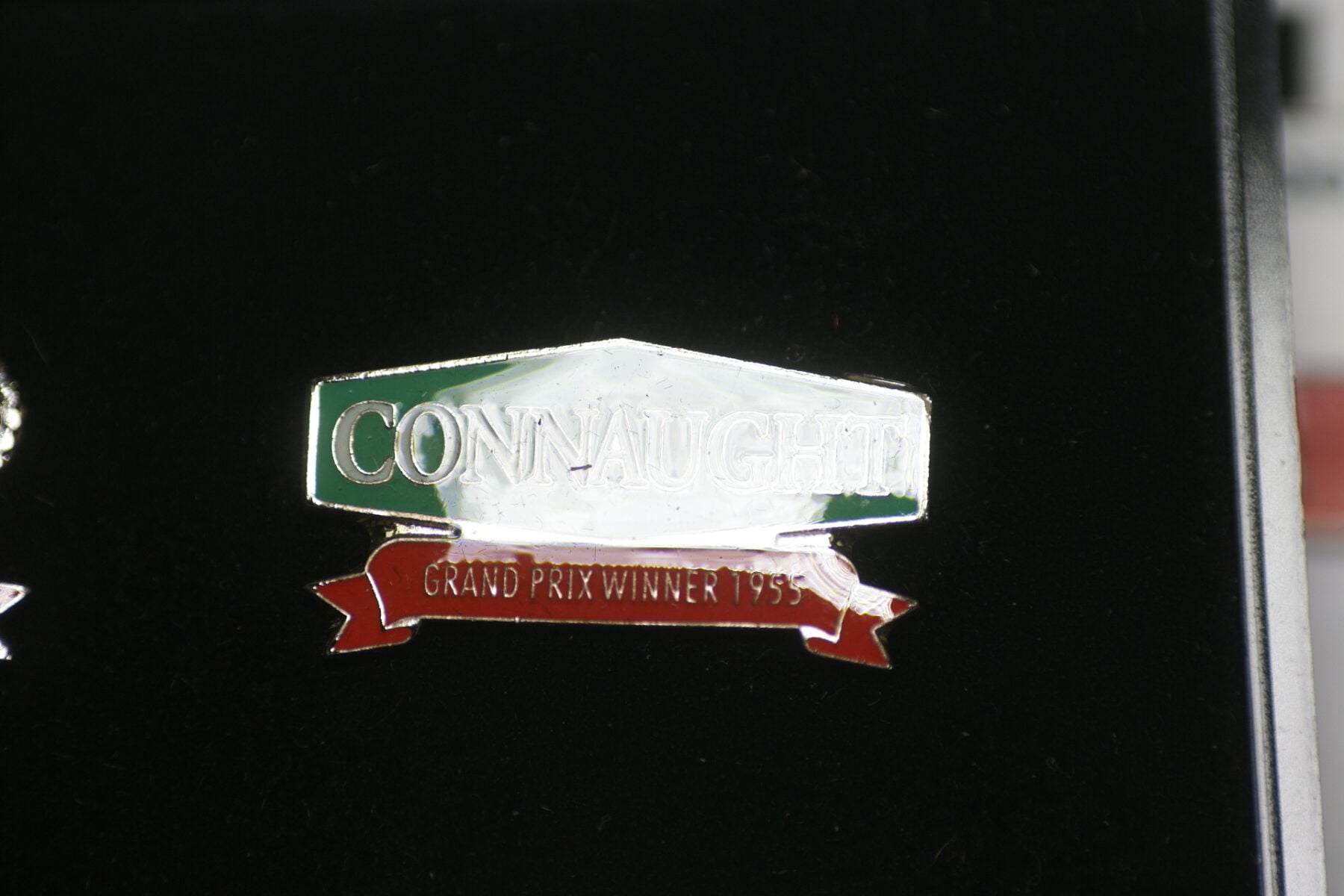 DSC01480 pin Connaught, nieuw-42b5b1fc