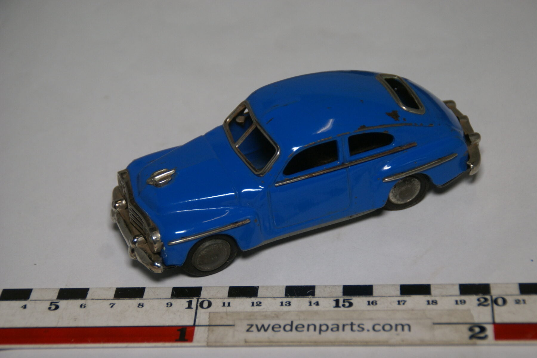 DSC02164 ca. 1957 miniatuur Volvo 444 Katterug blauw ca140 mm lang, blik zeer goede staat-7b50c4cd