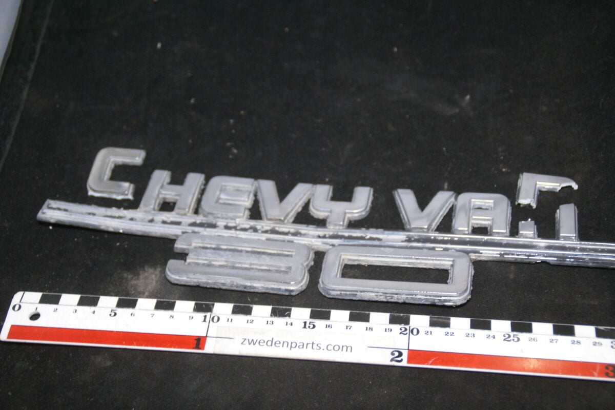 DSC01405 origineel embleem Chevrolet Chevy van 2 breuken -0ea0ab0a