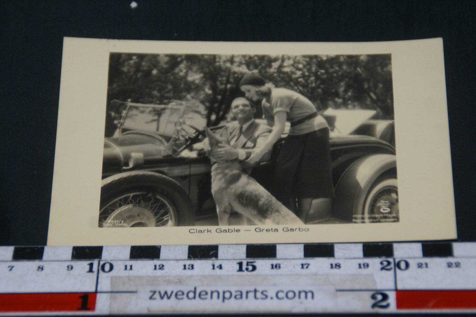 DSC02395 ca 1930  prentbriefkaart Clark Gable en Greta Garbo met Duesenberg-82b5252d
