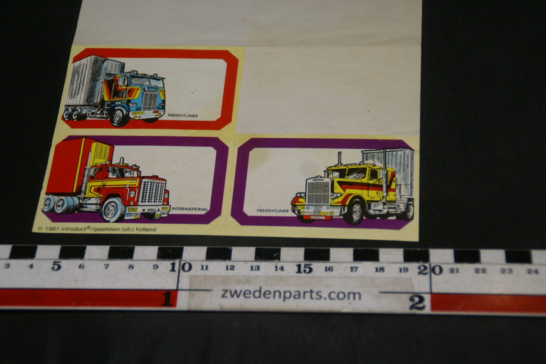 DSC02552 vel stickers etiketten met 4 vrachtwagens DAF Mack etc.-2236be37
