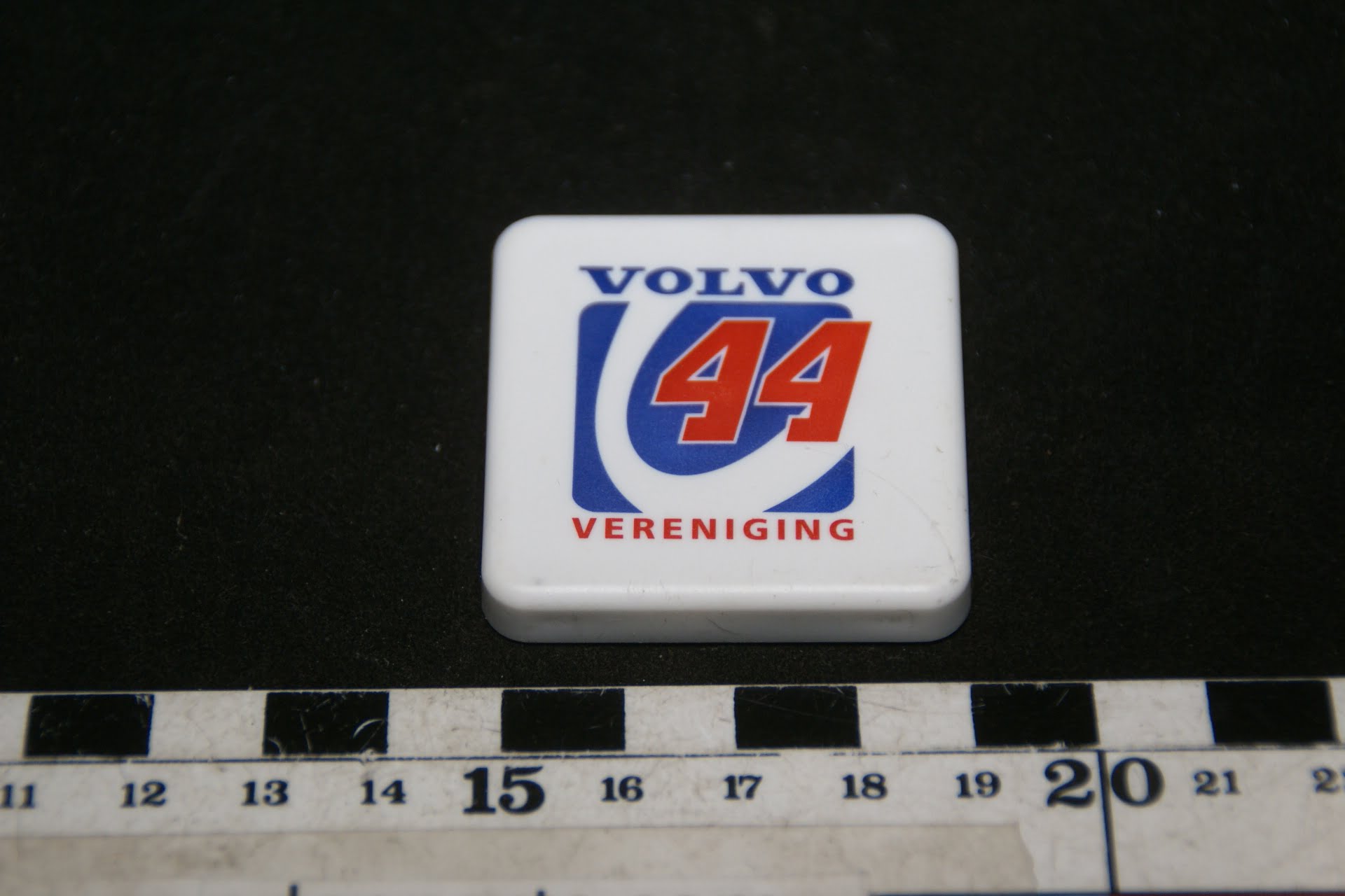 DSC02012 90er jaren origineel magneet Volvo V44 vereniging-be637282