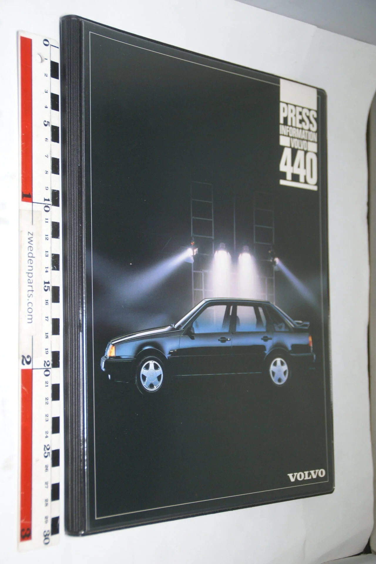 DSC03659 ca 1988 originele persmap Volvo 440, English-4a101f3b