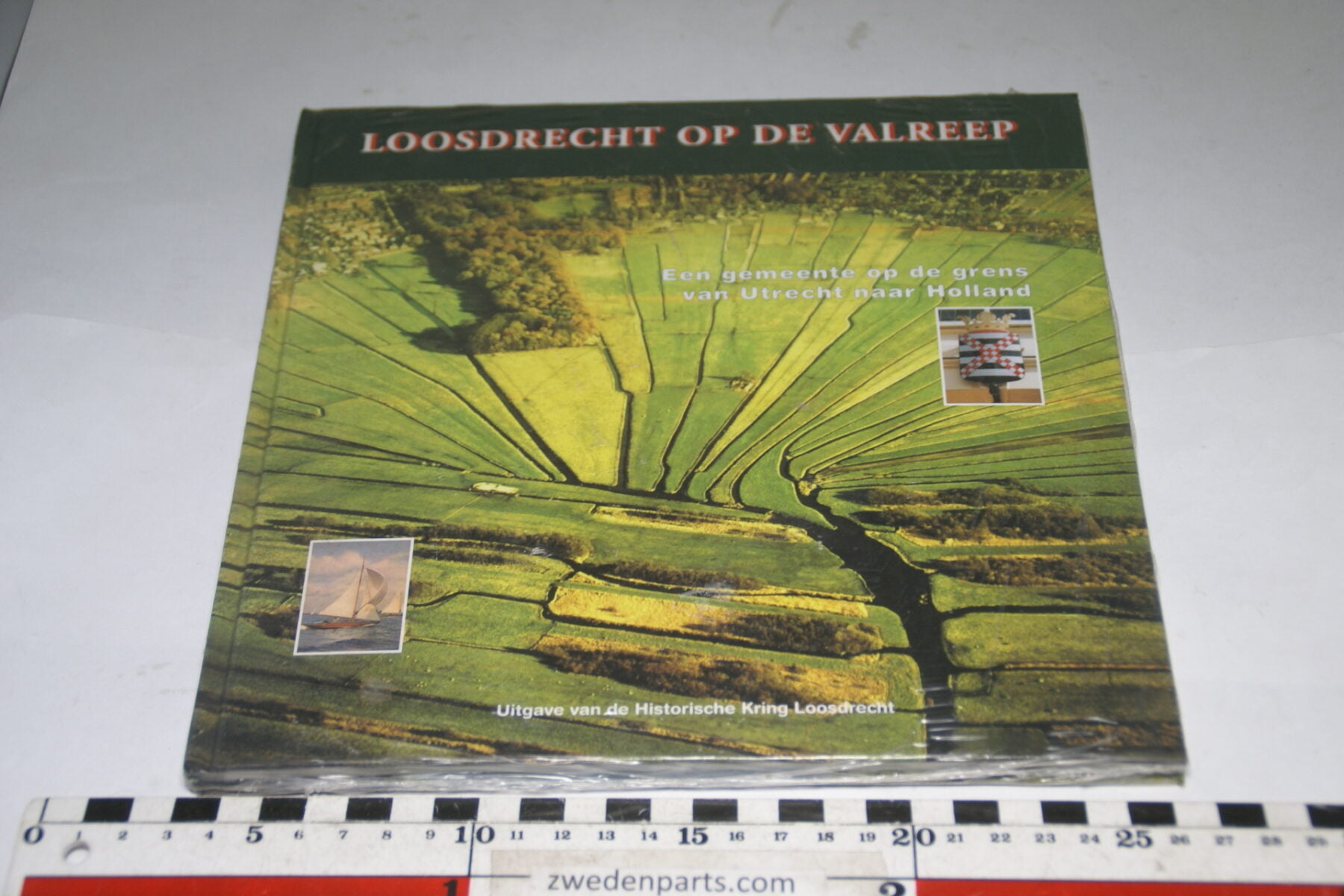 DSC03683 ca 2003 boek Loosdrecht op de valreep met Loosdrechts porselein-95c2c7a0