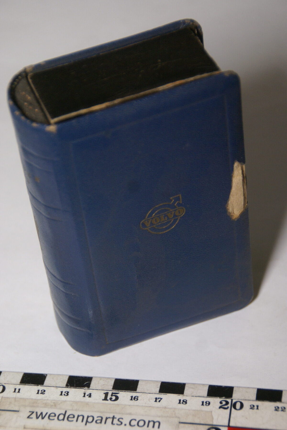 DSC02111 50er jaren originele doos lucifers Volvo leer blauw in boekvorm-ed9f98dd