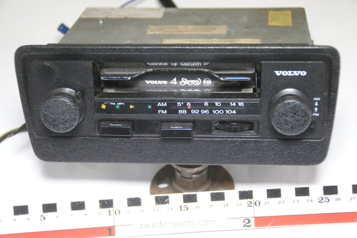 DSC05350 ca 1976 origineel radio cassettespeler Volvo 240 260 nr  590K059 -910c28ad
